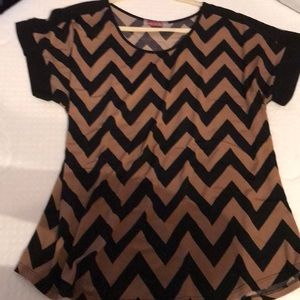 5/$15 💥Carole Rose Camel and Black Chevron Tunic